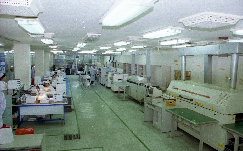3上世紀90年代開創國內厚膜集成電路出口創匯先河.jpg